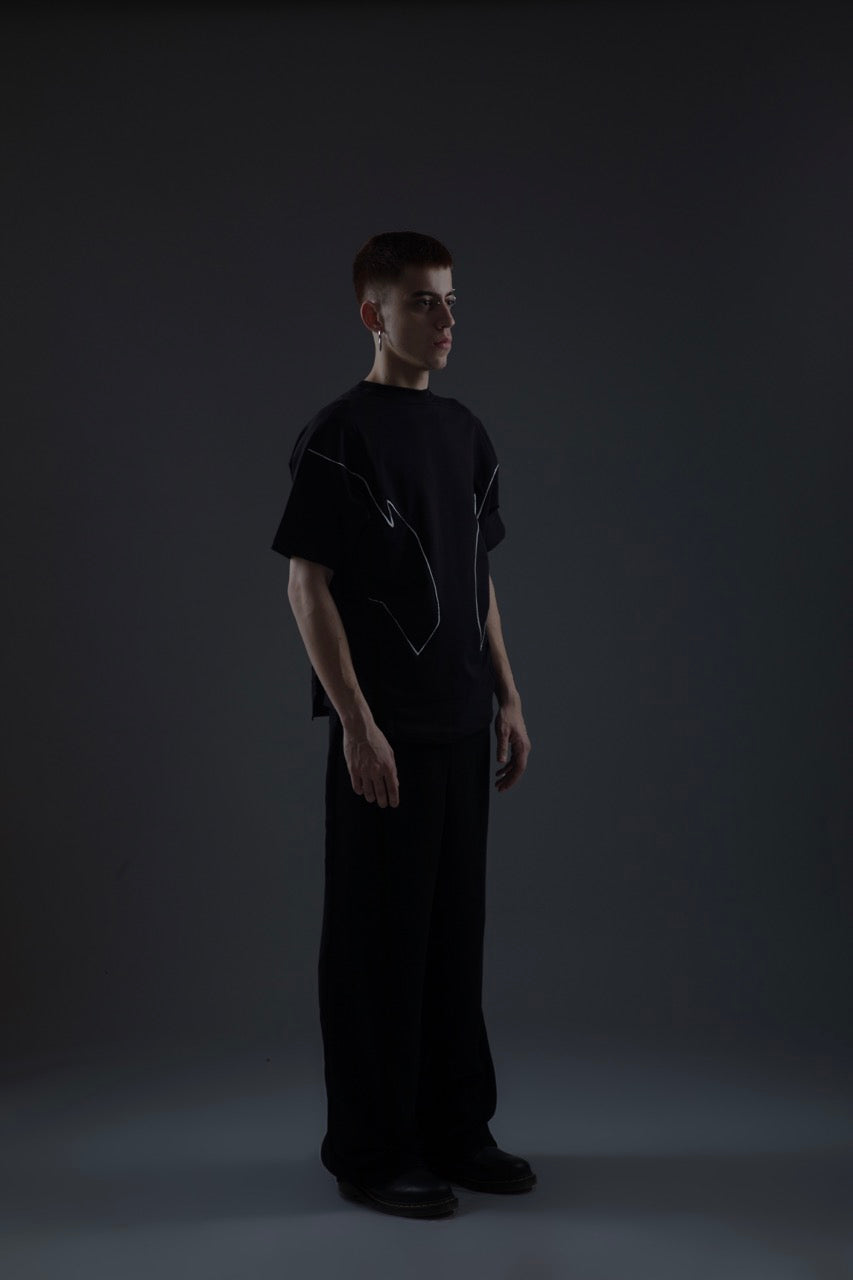 MONO PIPED TEE BLACK