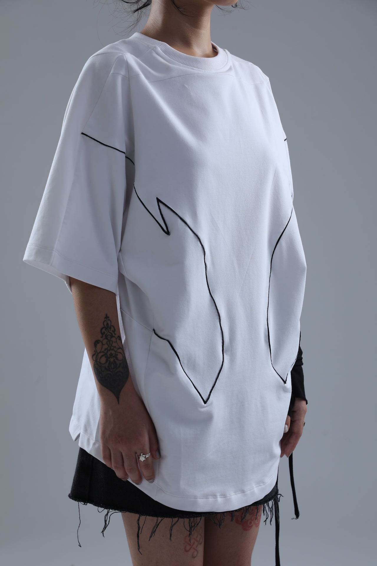 MONO PIPED TEE WHITE