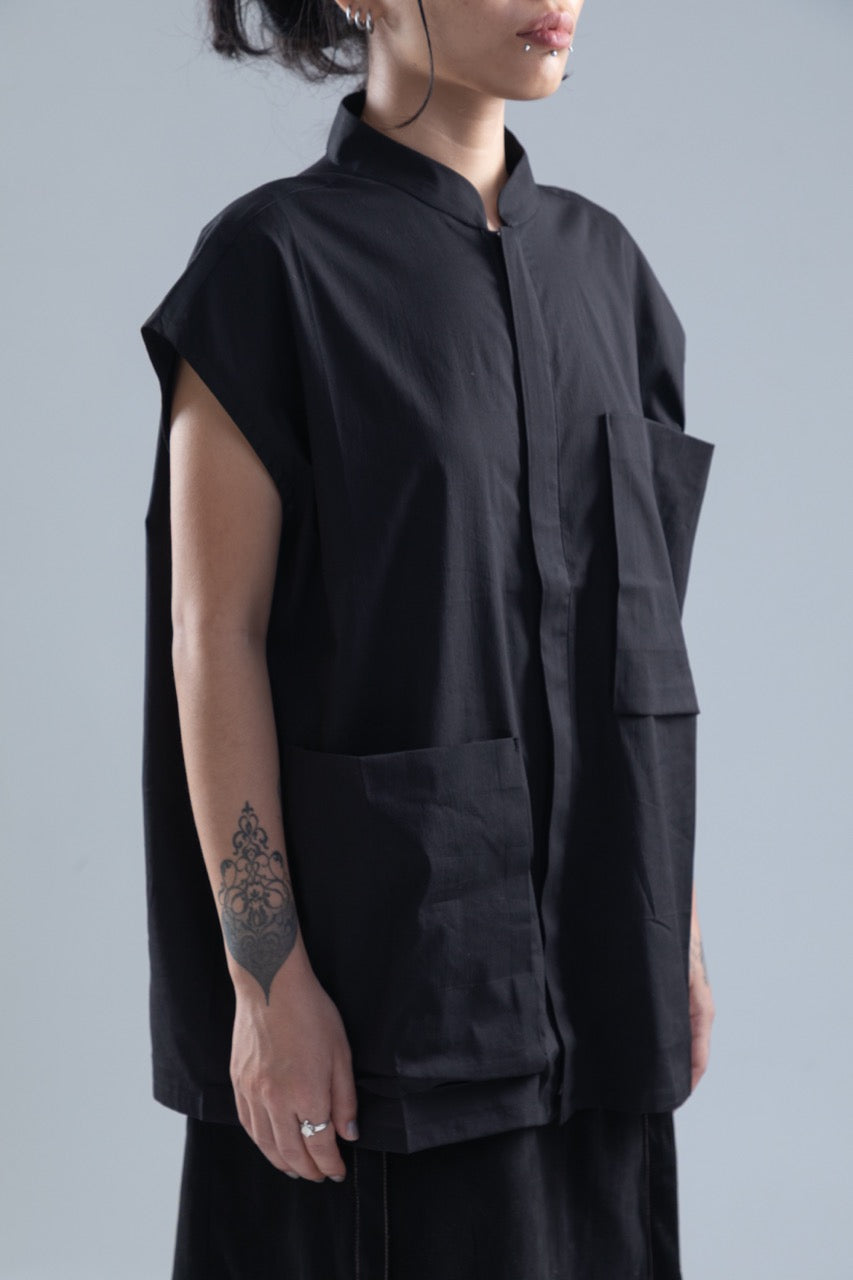 CUT SLEEVES VEST SHIRT