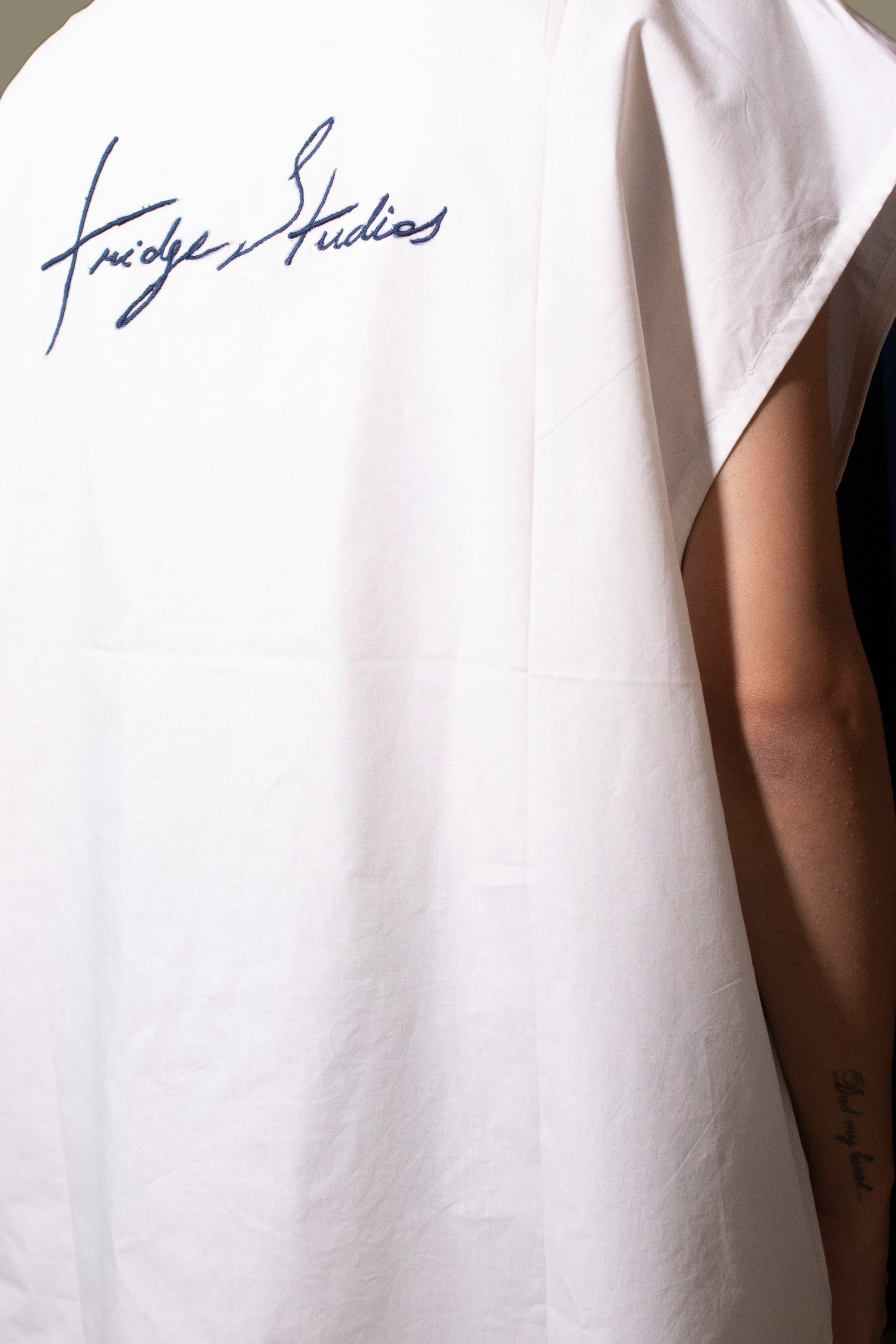 CUT SLEEVES ABSTRACT SHIRT