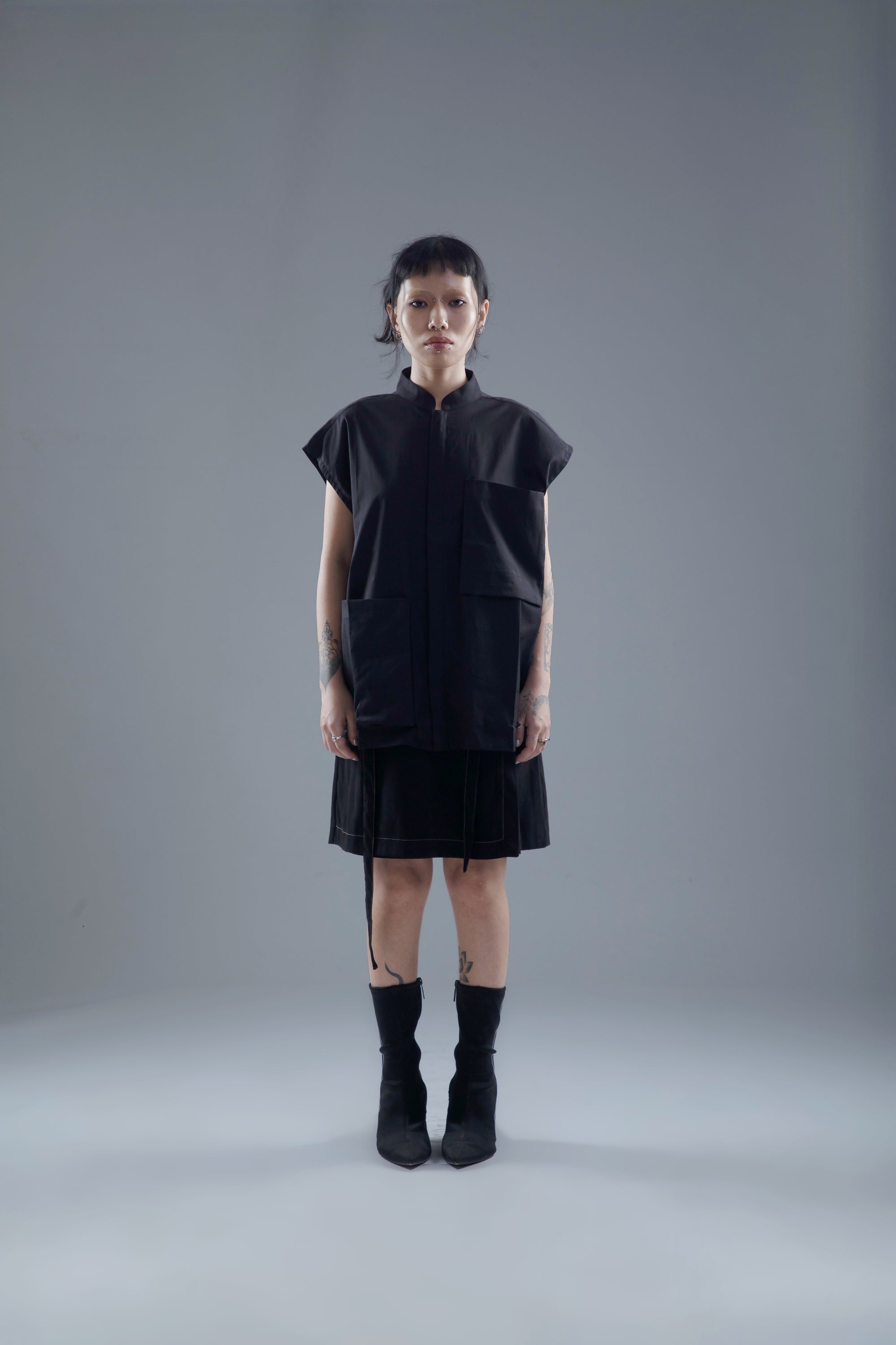 CUT SLEEVES VEST SHIRT