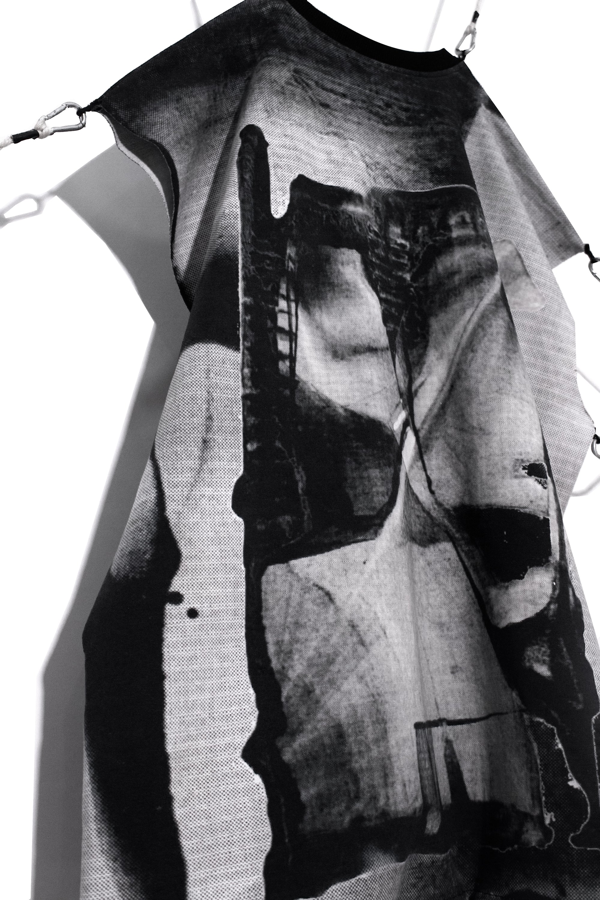 Abstract Tee