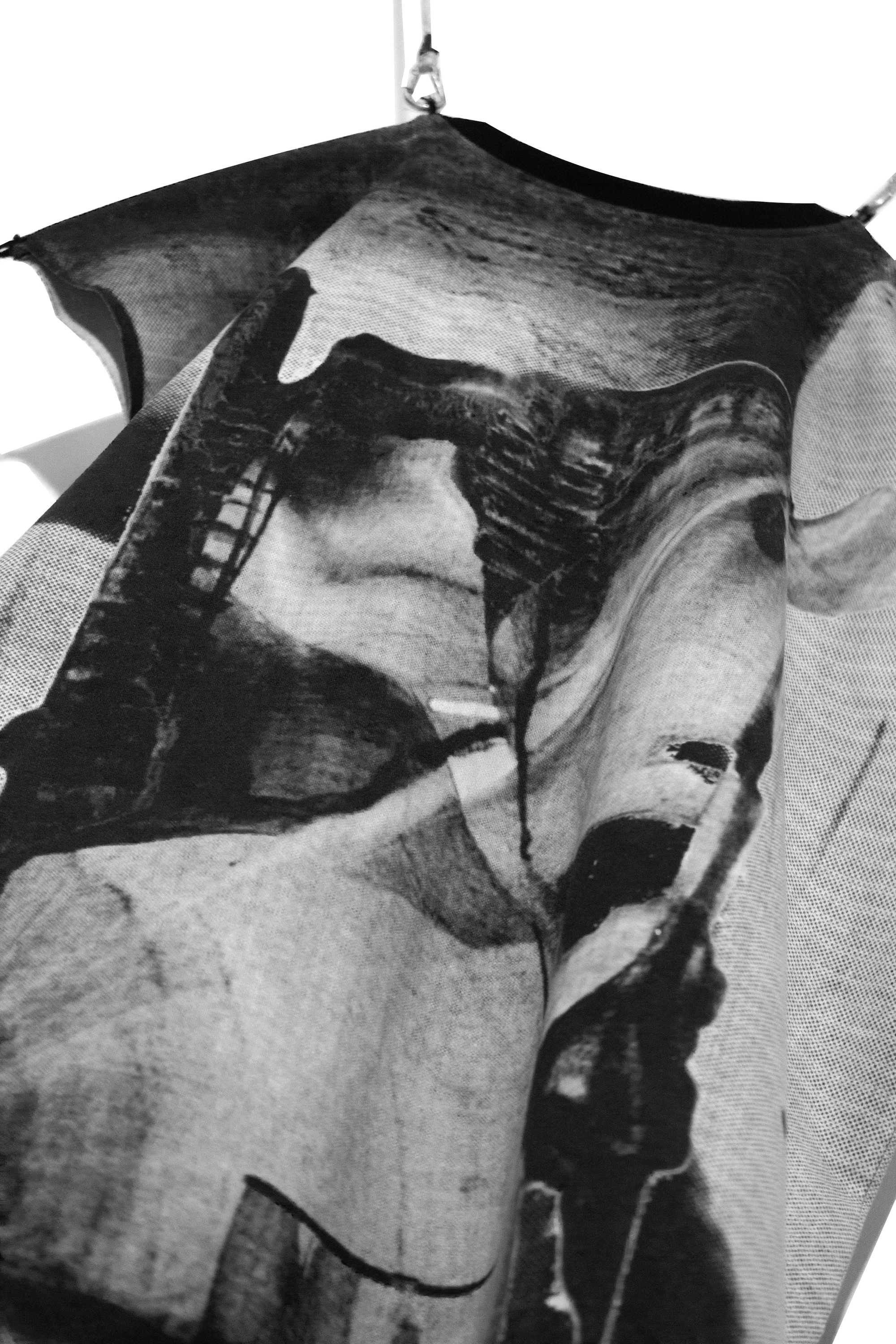 Abstract Tee