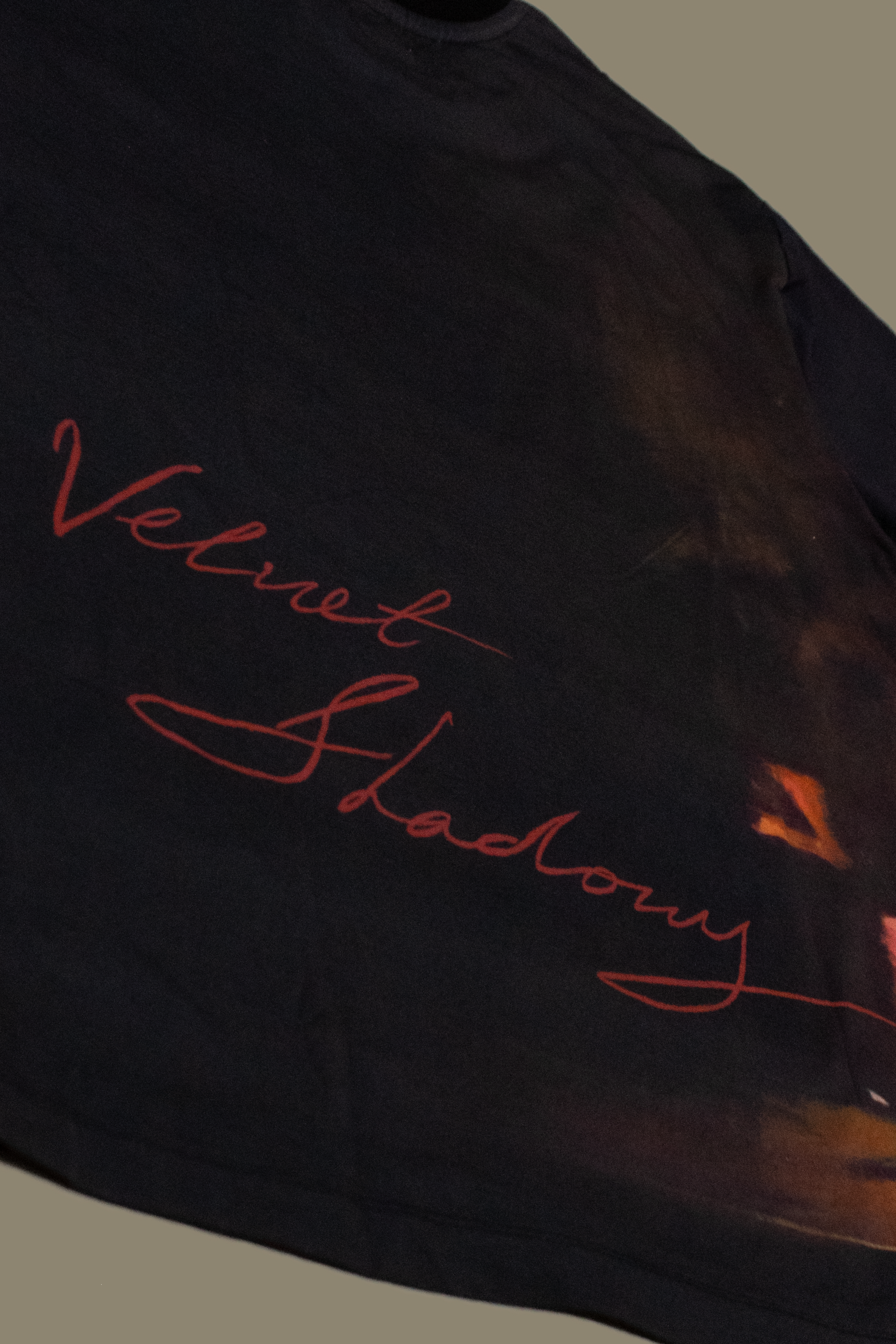 VELVET SHADOWS TEE